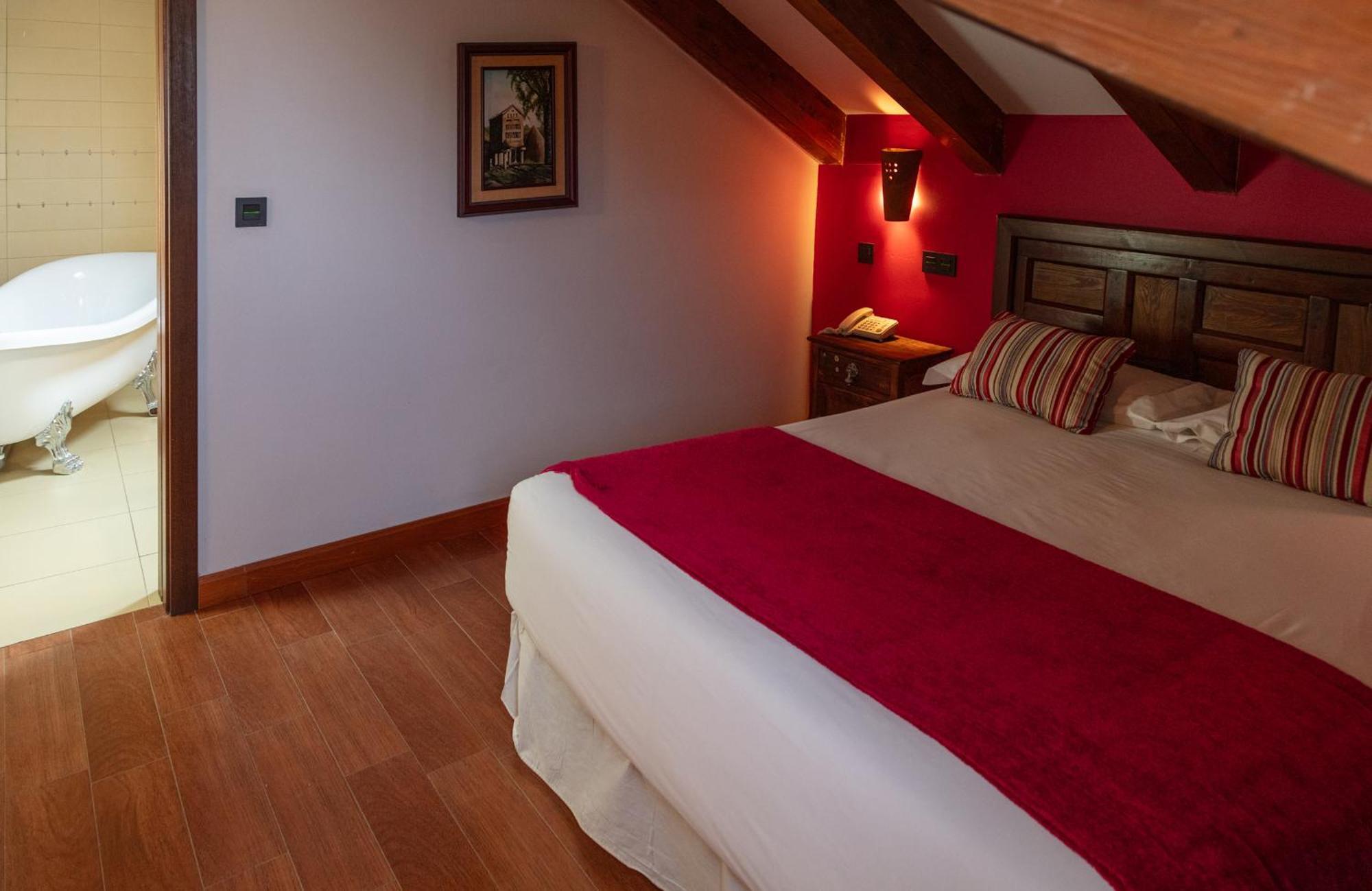 Concejo Hospederia Hotel Valoria la Buena Bagian luar foto